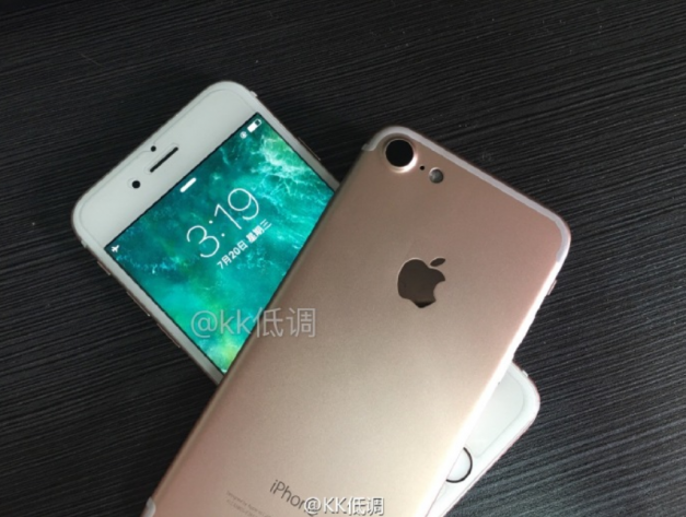 image-1469542983-Pictures-of-the-Apple-iPhone-7-rear-cover-surface-along-with-images-of-a-3.5mm-to-Lighting-adapte.jpg-4